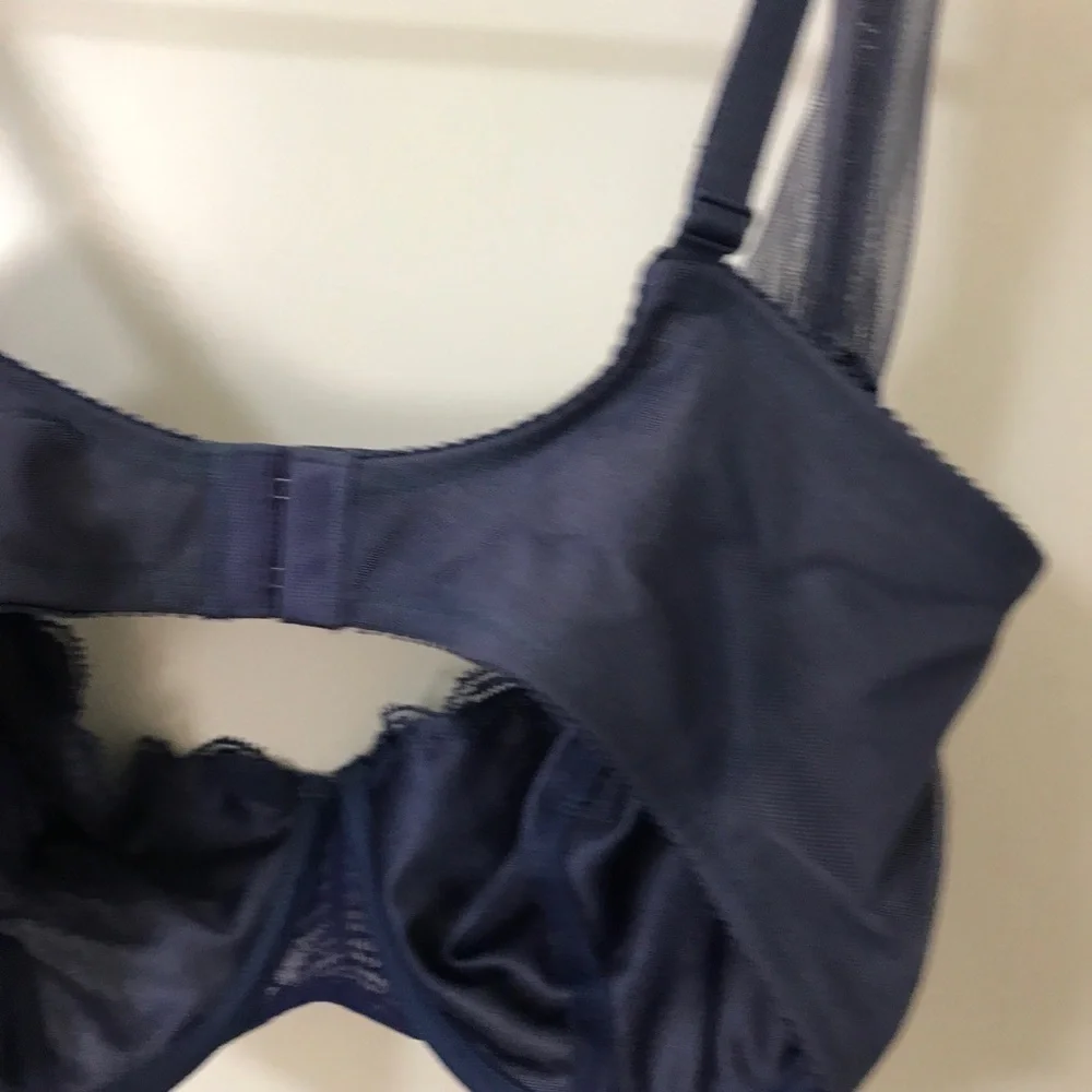 *Vintage* Victoria’s Secret Gold Label navy blue/ charcoal blue lace bra 36D